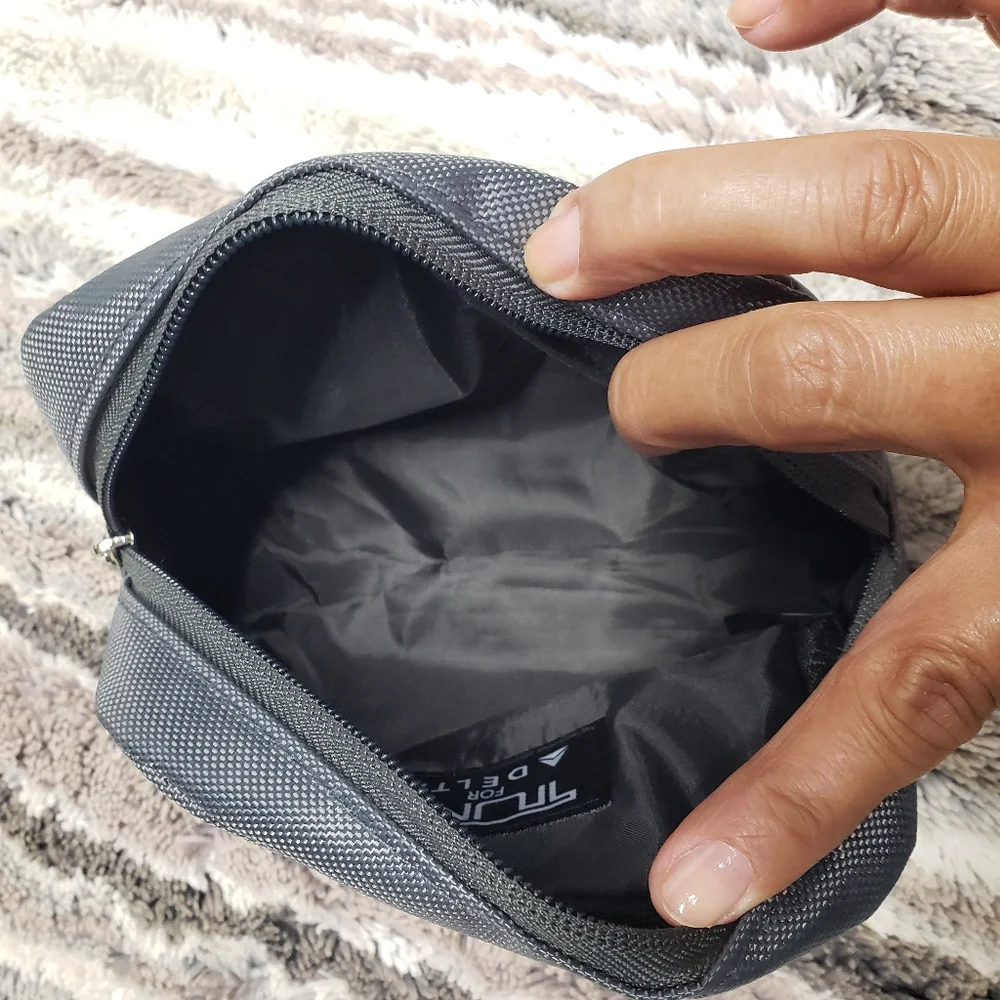 TUMI For Delta Lined Toiletries Bag With Zipper And Silver TUMI Logo